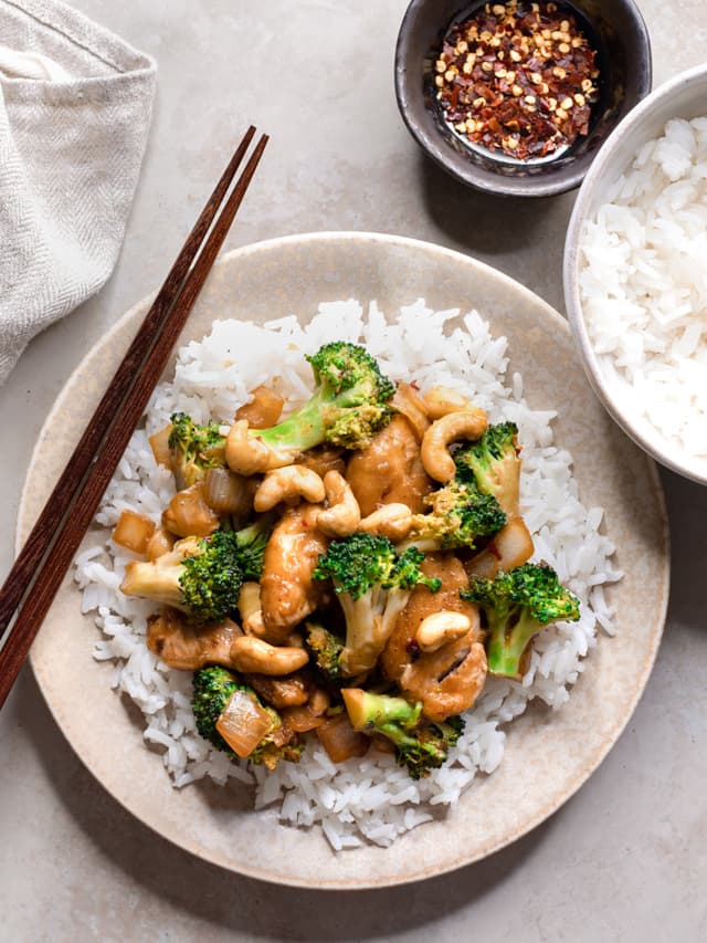 Healthy Cashew Chicken with Broccoli - Real Food Healthy Body