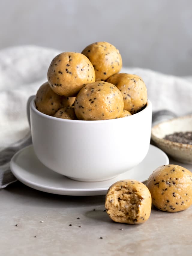 5-Minute Protein Peanut Butter Energy Bites